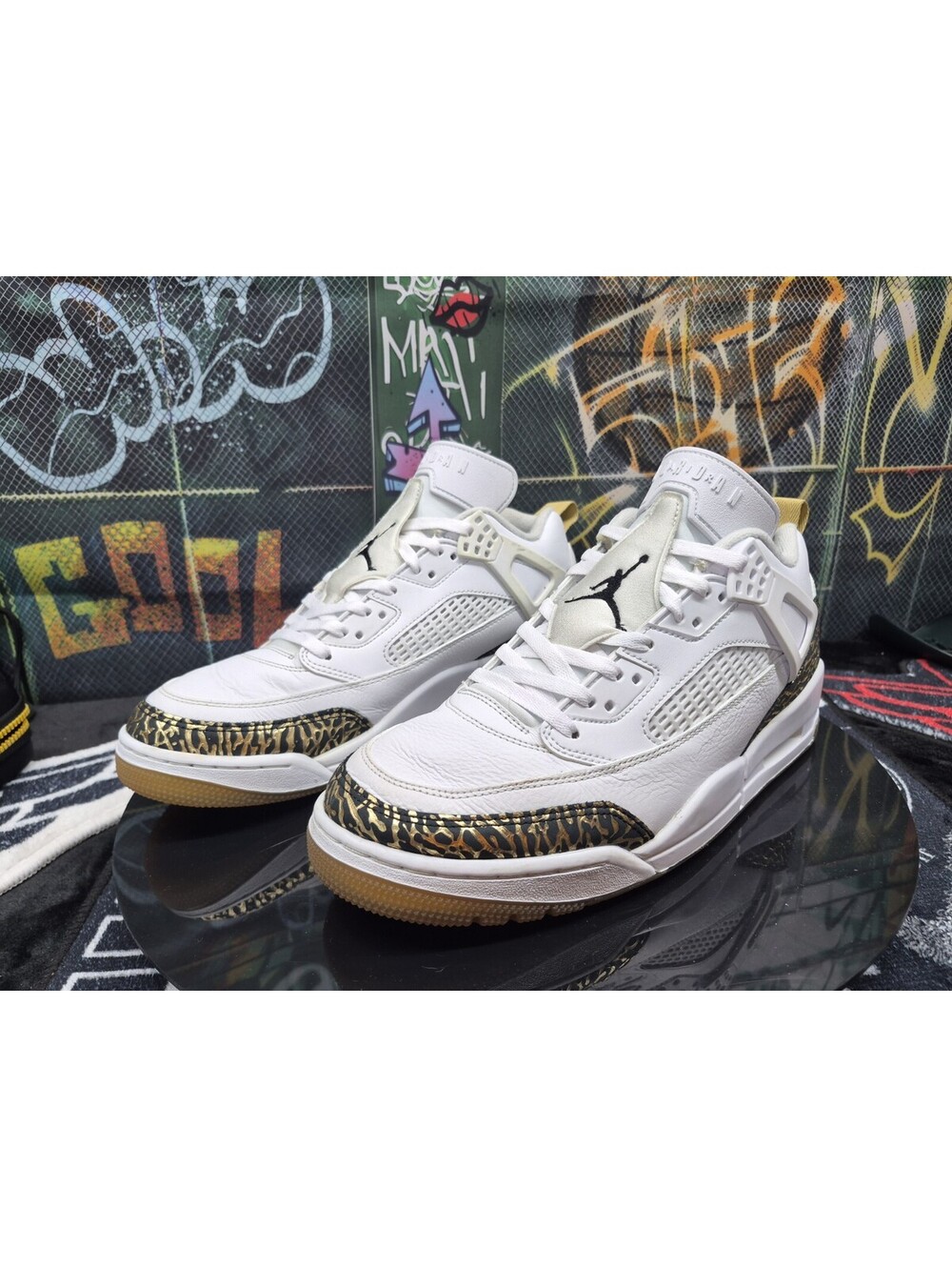 Jordan Spizike Low Leather Sneaker White Black Metallic Gold Mens size 11.5M